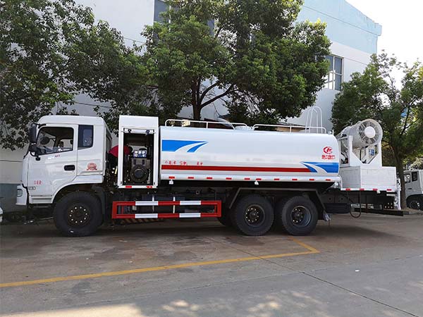 東風(fēng)御龍后雙橋60米霧炮車 東風(fēng)御龍后雙橋60米霧炮車