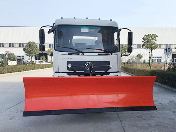 東風(fēng)天錦多功能灑水除雪車
