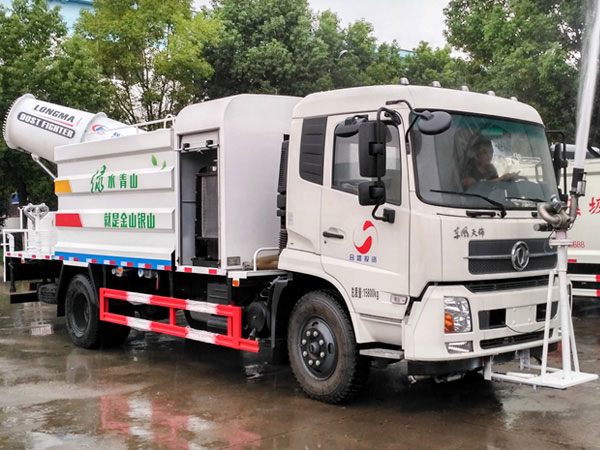 東風天錦霧炮車加裝前置高炮