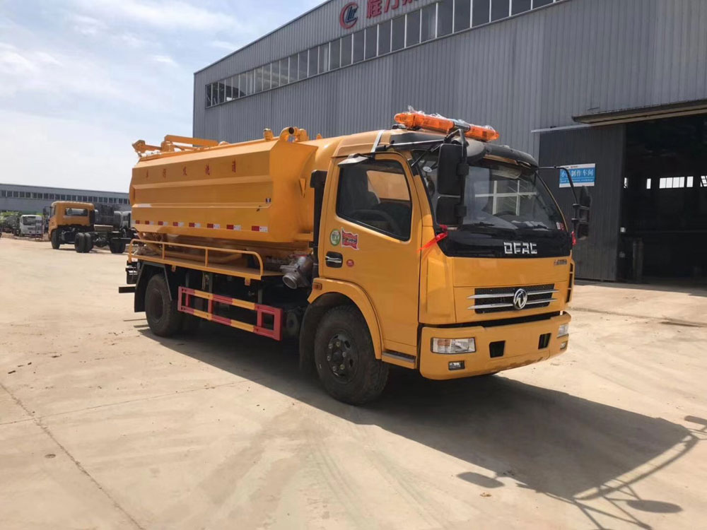 大多利卡清洗吸污車順利發(fā)車 大多利卡清洗吸污車順利發(fā)車