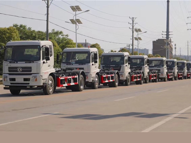 某單位批量采購環(huán)衛(wèi)垃圾車發(fā)車 某單位批量采購環(huán)衛(wèi)垃圾車發(fā)車