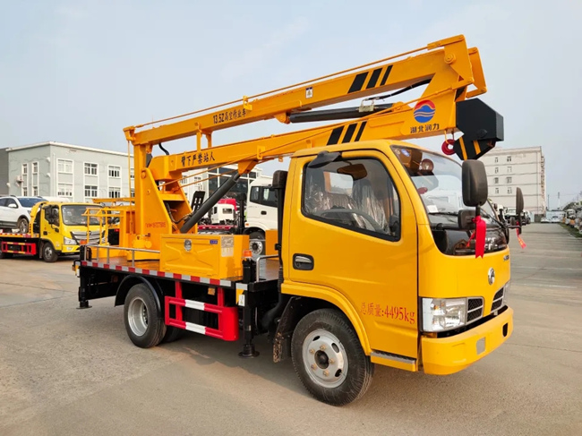 國五曲臂13.5米高空作業(yè)車