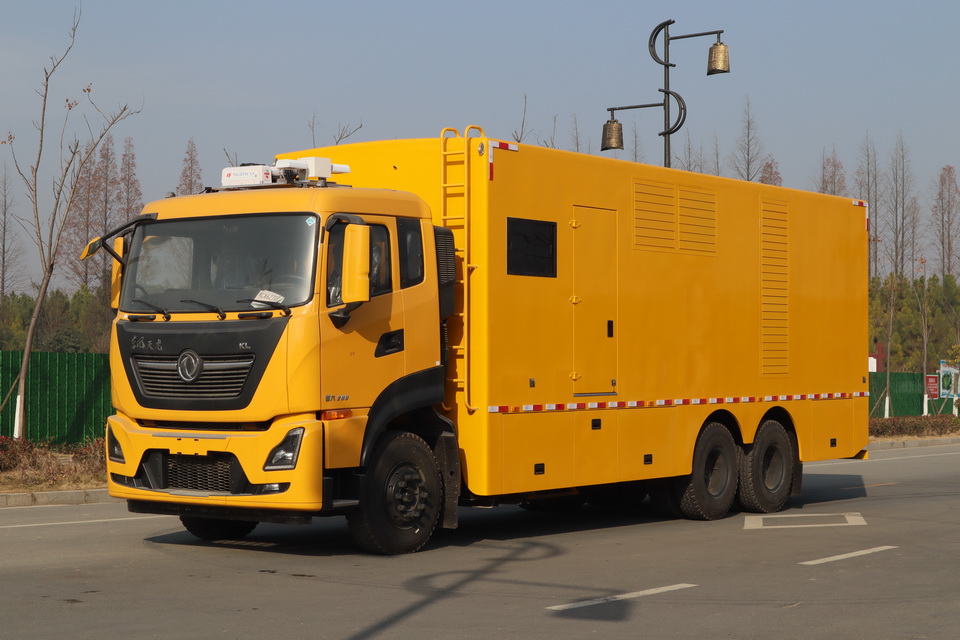 東風(fēng)天龍后雙橋搶險(xiǎn)救援車/帶臥鋪